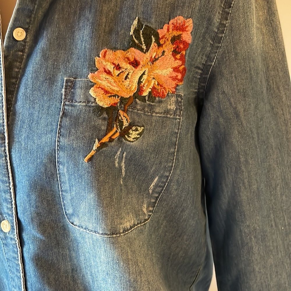 [Joe’s Jeans] Denim Embroidered Blouse - Size Small NWT - Picture 2 of 6